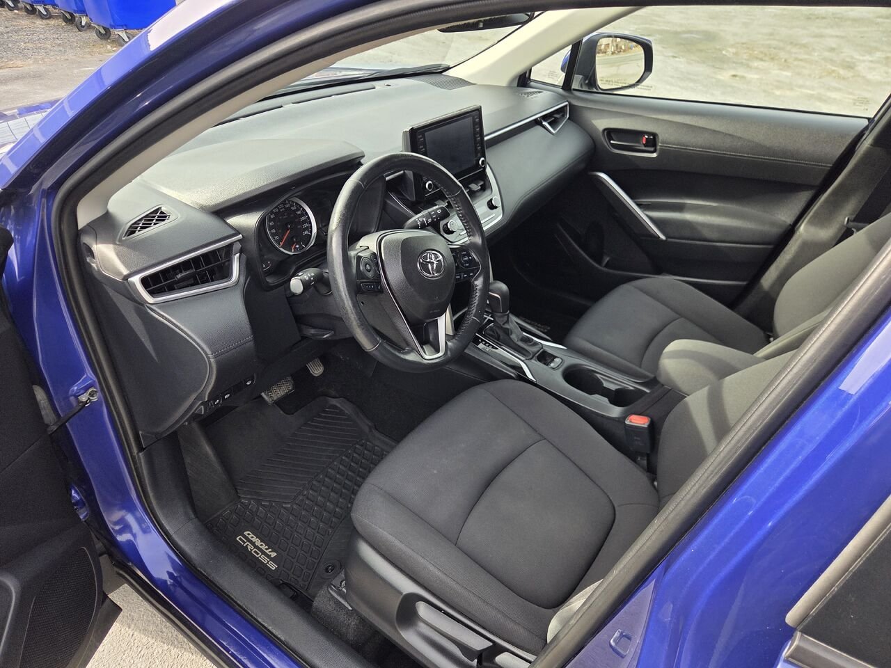 Toyota Corolla Cross LE TI 2022 Bleu choc métallisé Lac-Etchemin - photo #7