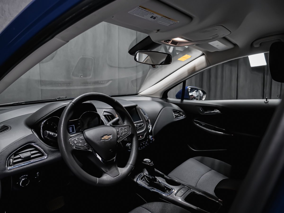 2018 Chevrolet Cruze LT 2 SET DE PNEUS SIÈGES CHAUFFANT APPLE CAR PLAY Black Montreal - photo #5