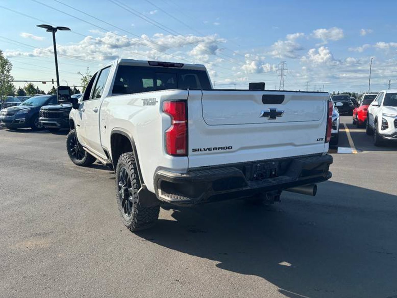 2025 Chevrolet Silverado 2500HD 4WD Crew Cab 159 LTZ White Sherwood Park - photo #3