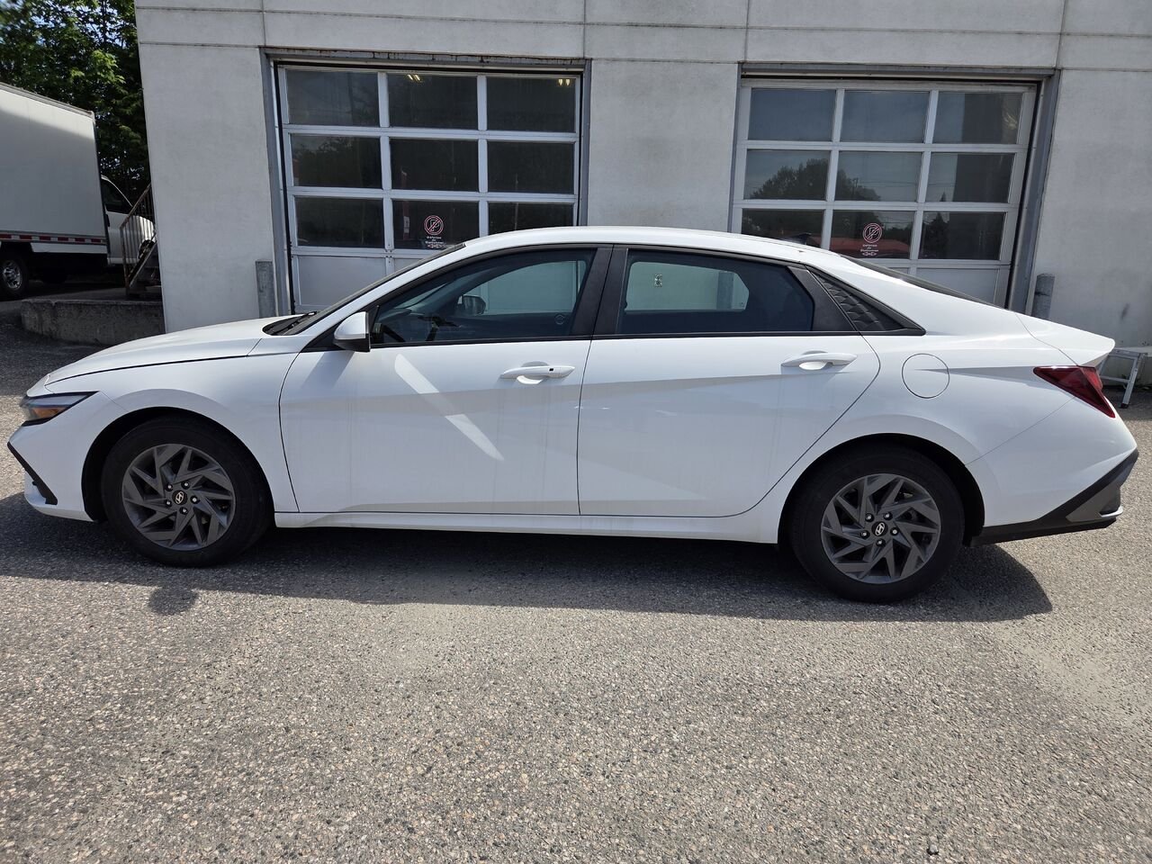 2024 Hyundai Elantra White Rouyn-Noranda - photo #7