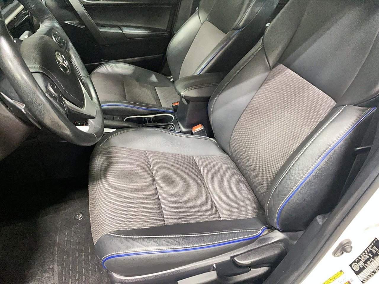 2018 Toyota Corolla VIN 2T1BURHE3JC022129 White Baie-Comeau - photo #10
