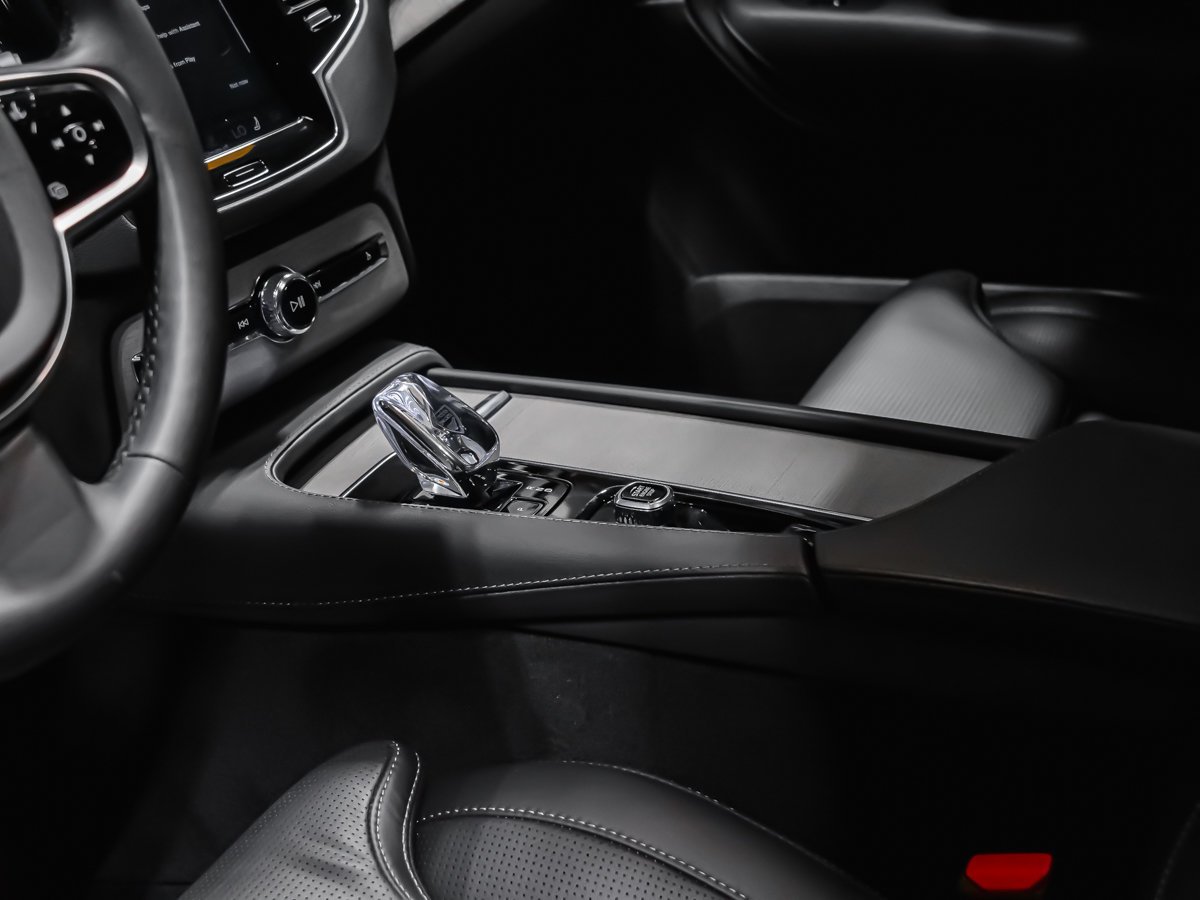 2025 Volvo XC90 Plug-In Hybrid T8 ULTRA BRIGHT Black Montreal - photo #6