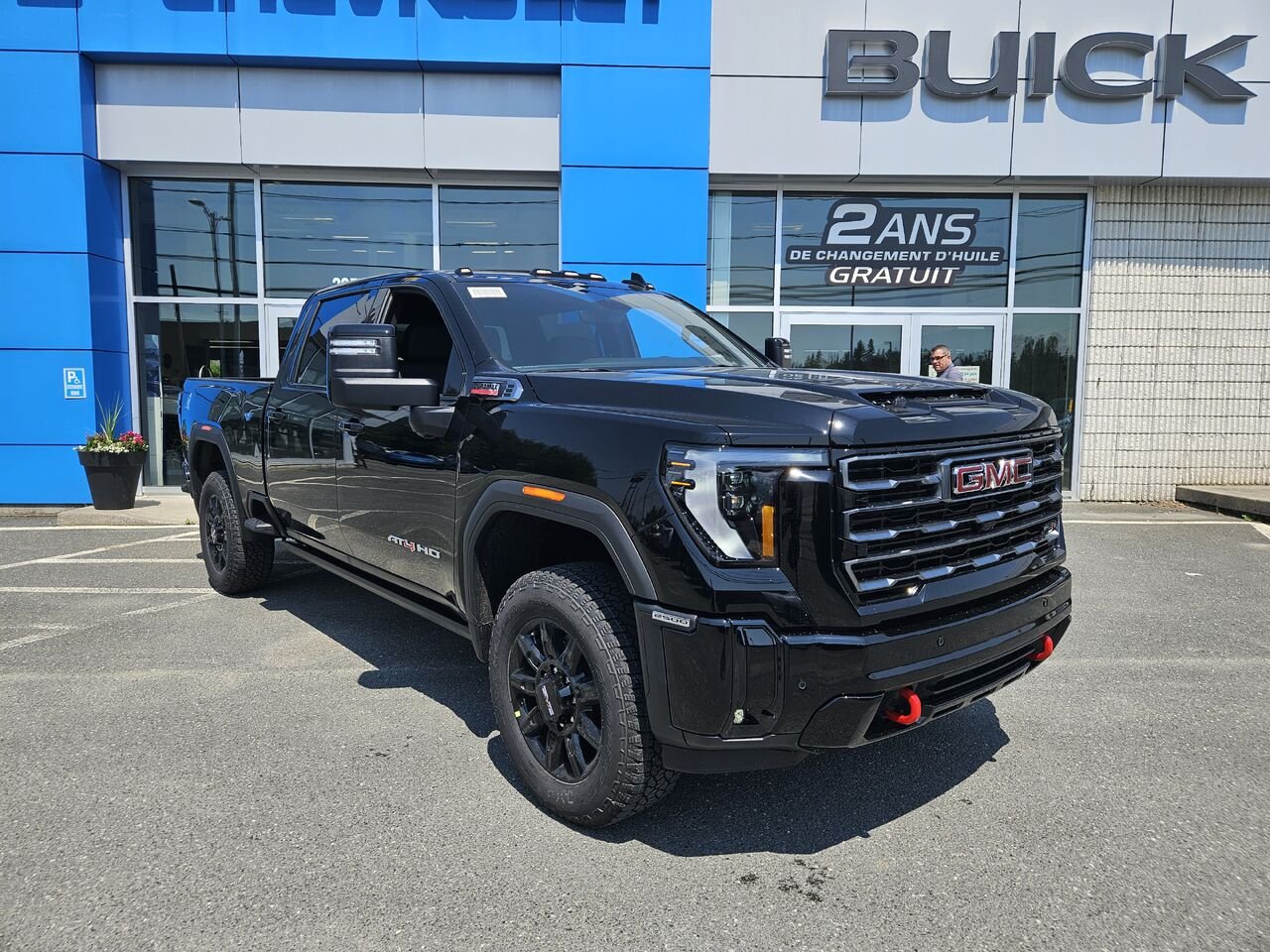 GMC Sierra 2500HD AT4 cabine multiplace 4RM 159 po 2026 Noir onyx Thetford Mines - photo #1