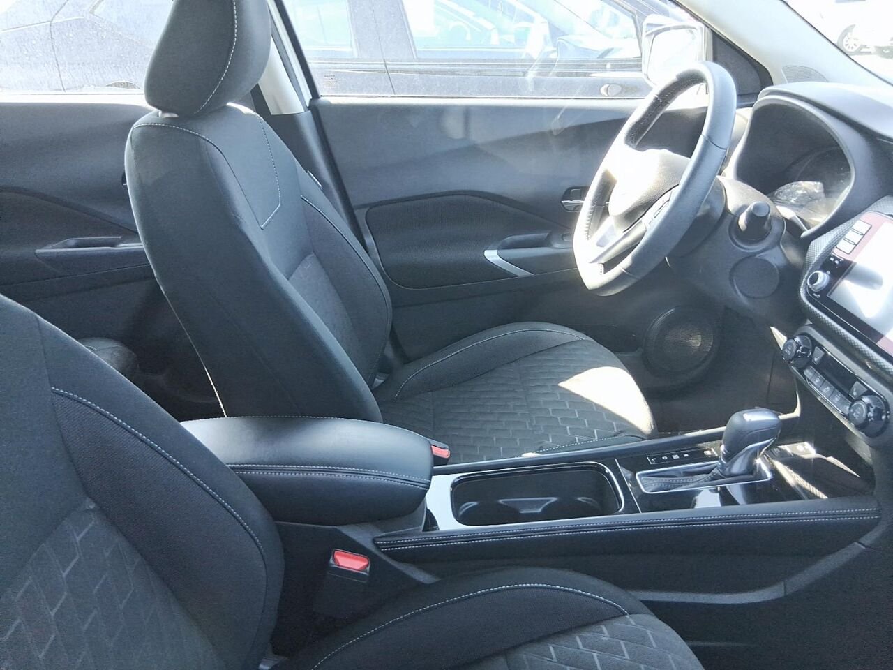 Nissan Kicks SV TA 2024 Blanc Québec - photo #2