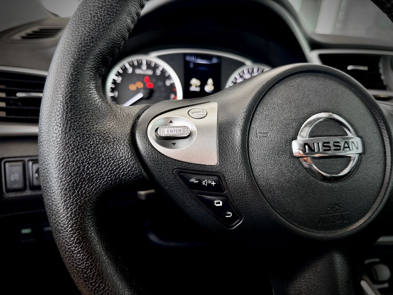 2018 Nissan Sentra Grey Notre-Dame-des-Prairies - photo #21