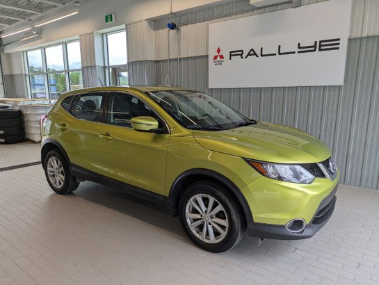 2017 Nissan Qashqai SV Green