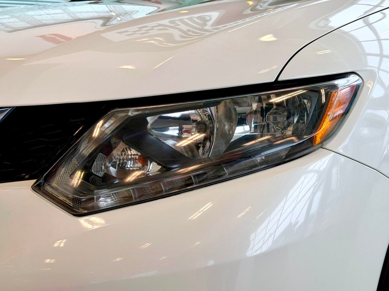 2016 Nissan Rogue White Notre-Dame-des-Prairies - photo #17