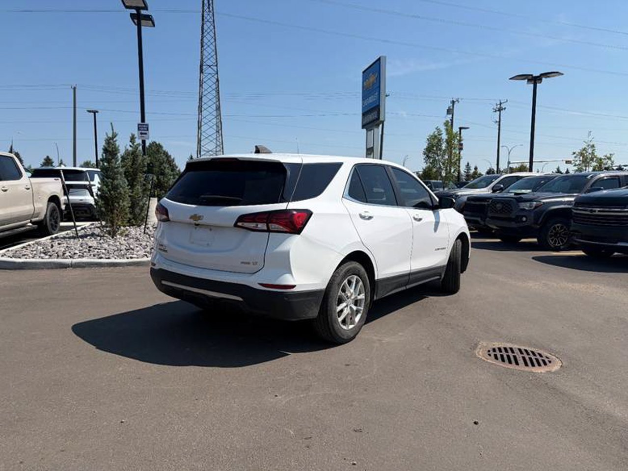 2022 Chevrolet Equinox AWD 4dr LT w/1LT White Sherwood Park - photo #4