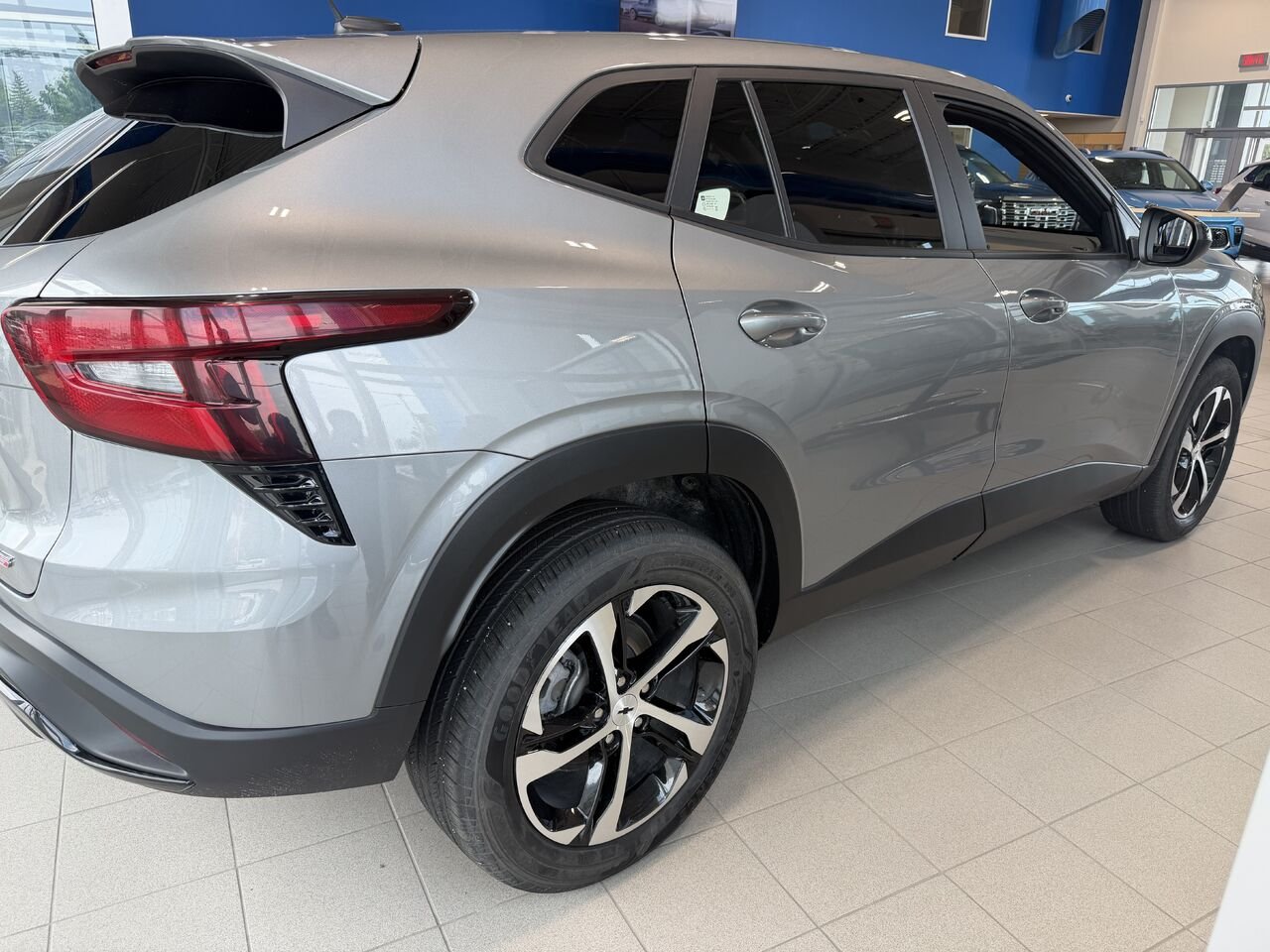 CHEVROLET TRAX 1RS 1RS 4 portes TA 2024 Gris Gatineau - photo #11