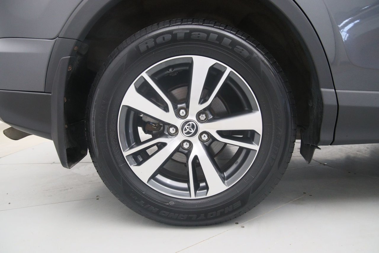 2018 Toyota RAV4 VIN 2T3RFREV9JW852844 Grey Baie-Comeau - photo #16
