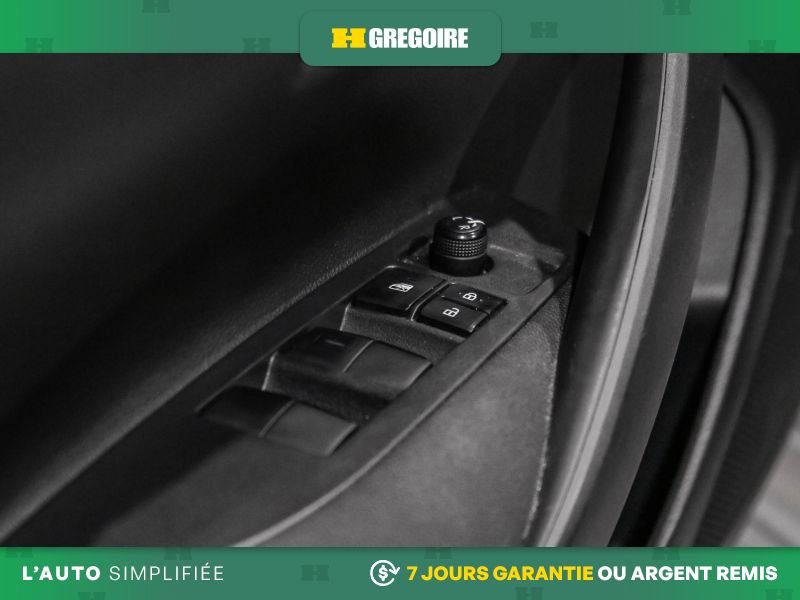 Toyota Corolla R3609 | HYBRID W/LI BATTERY CAMERA SIEGES CHAUFFANTS 2022 Argent Laval - photo #24