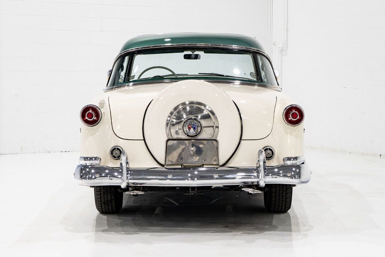 Ford Crestline Skyliner rare glass top long term ownership 1954 Blanc Montréal - photo #1