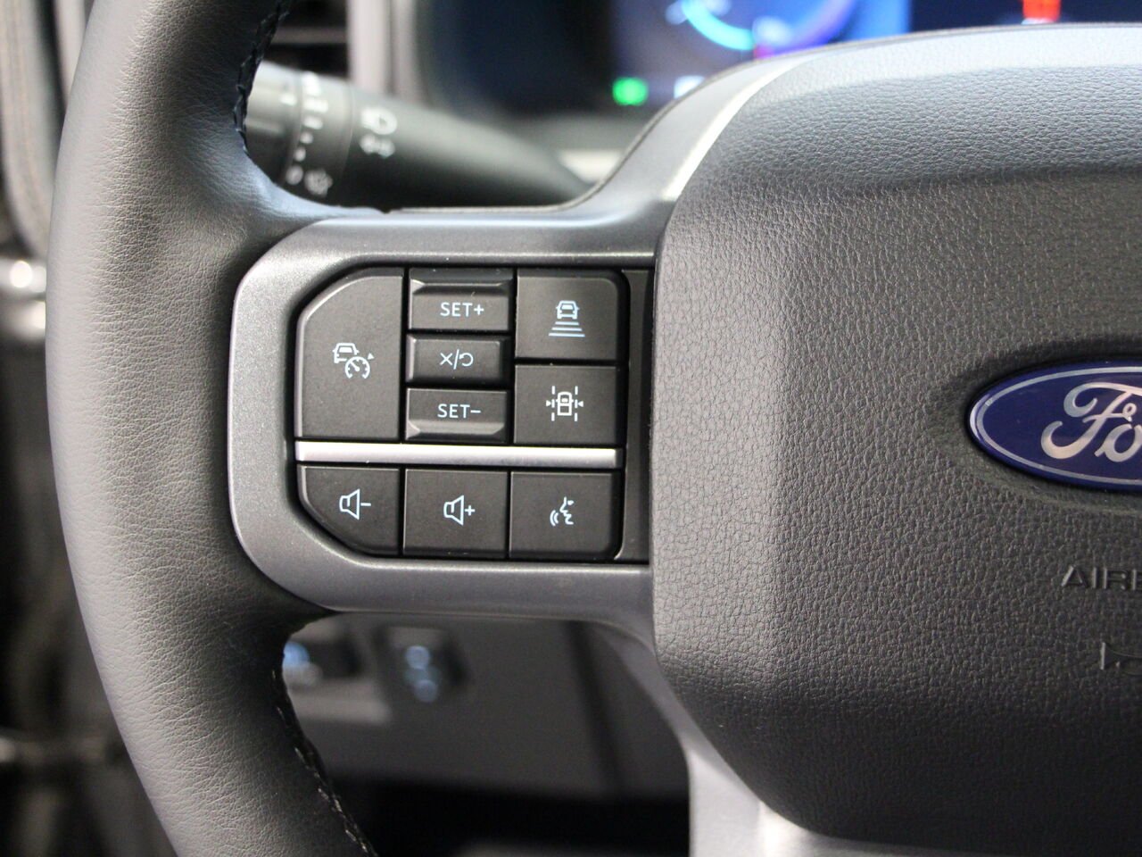2025 Ford F-150 Lightning LARIAT Grey Châteauguay - photo #12
