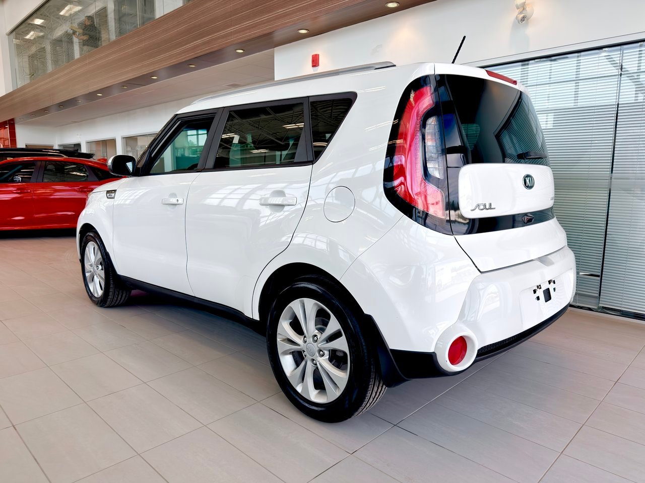 2016 Kia Soul White Notre-Dame-des-Prairies - photo #7