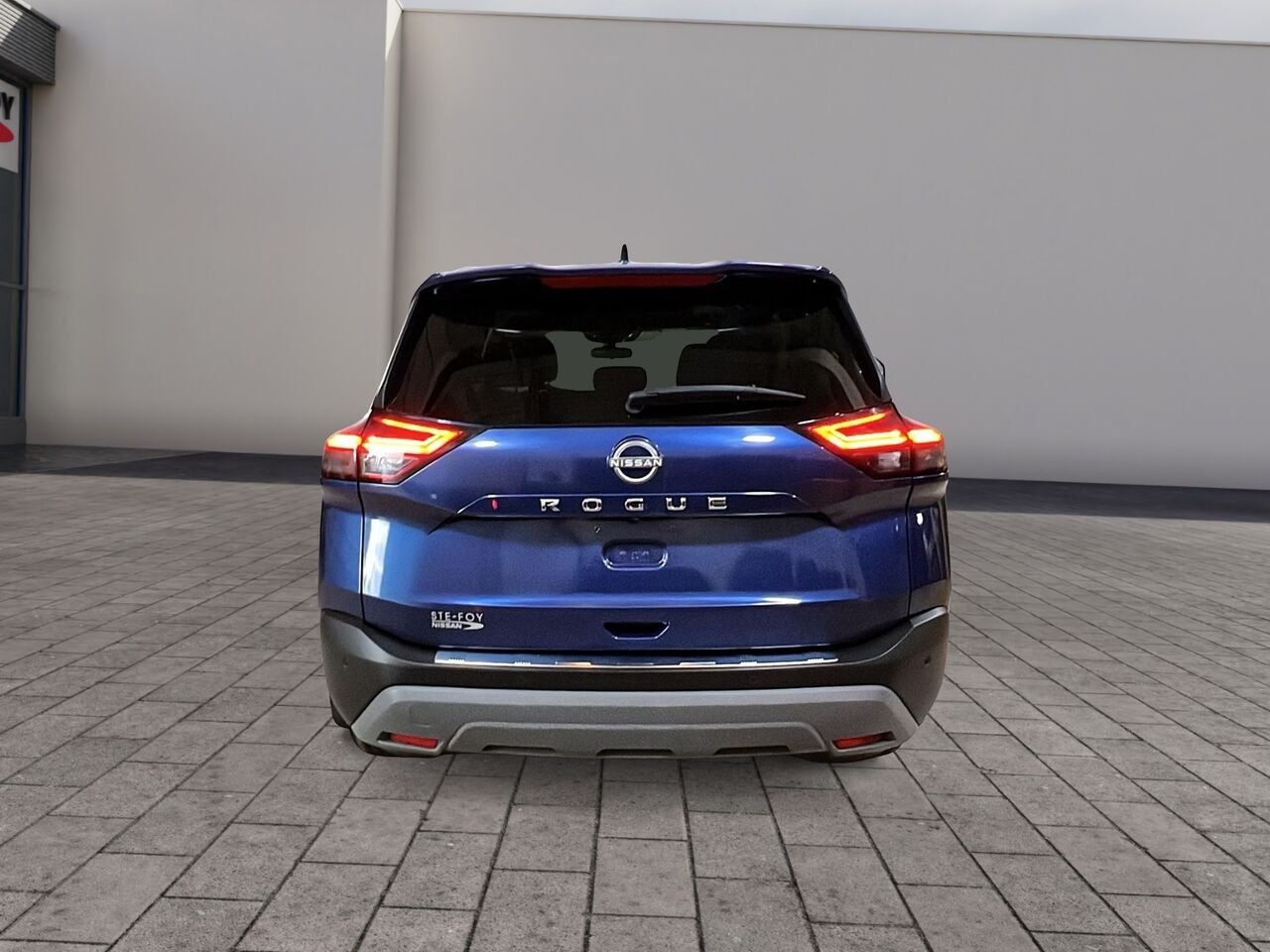 2023 Nissan Rogue SV TI Blue Québec - photo #2