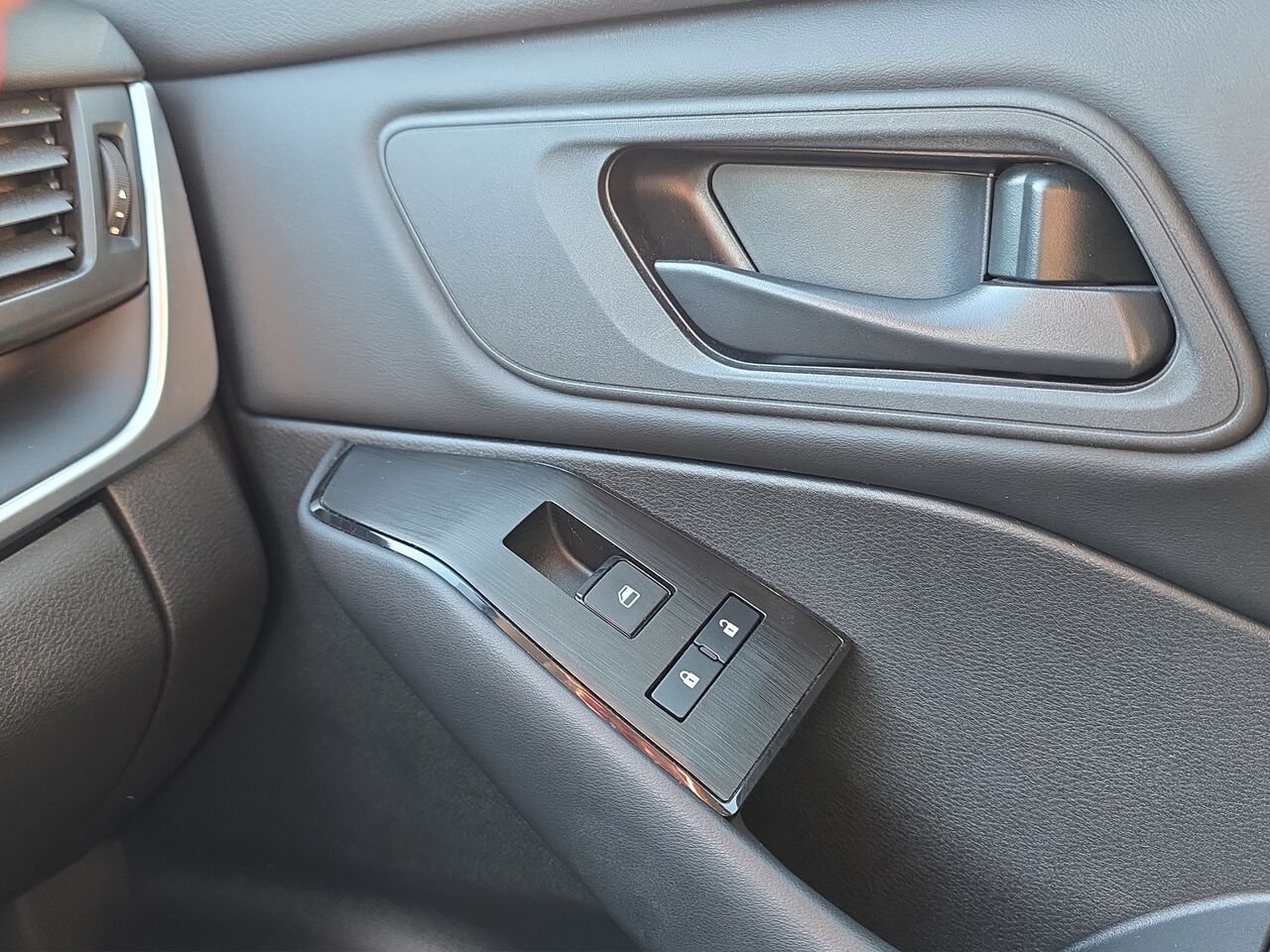 2024 Nissan Rogue S TI, volant chauffant, détecteur d'angles morts, cruise control Black Val-David - photo #14