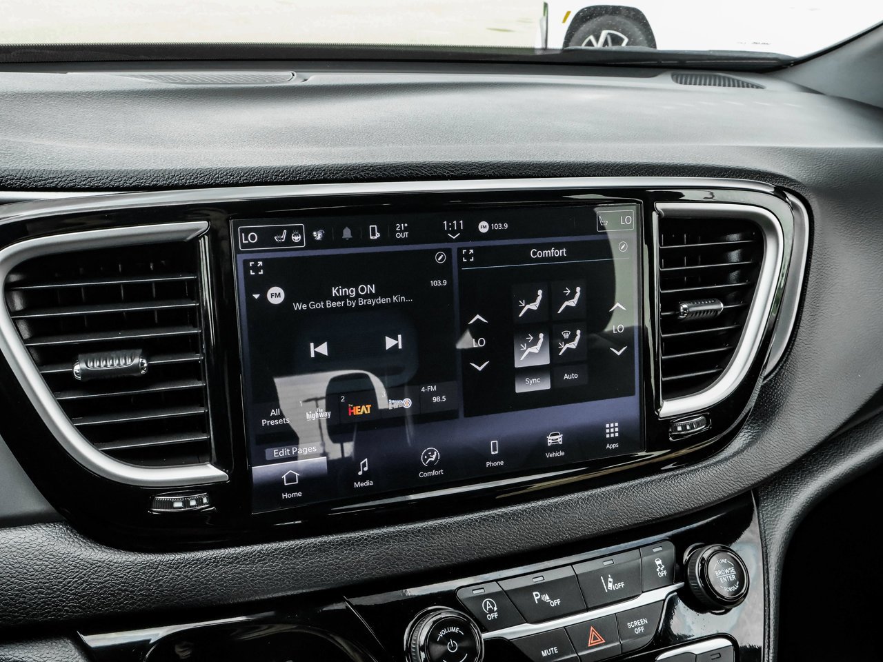 2025 Chrysler Grand Caravan SXT 2WD Black Sherwood Park - photo #26