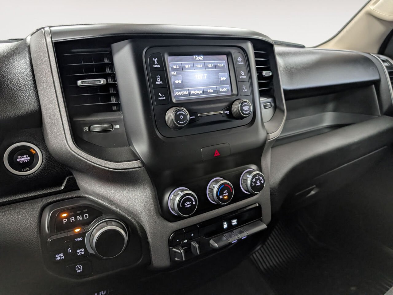 Ram 1500 Tradesman/AC/BLUETOOTH/CAMERA DE RECUL/PHARES AUTOMATIQUES 2020 Gris Sherbrooke - photo #17