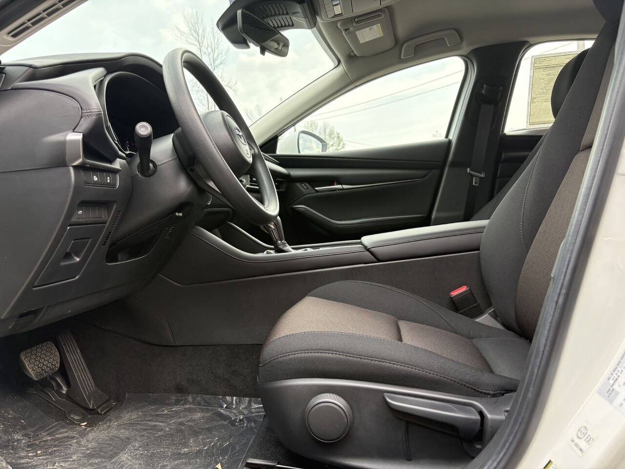 MAZDA Mazda3 GX TA 2026 Blanc neige nacré Montmagny - photo #4