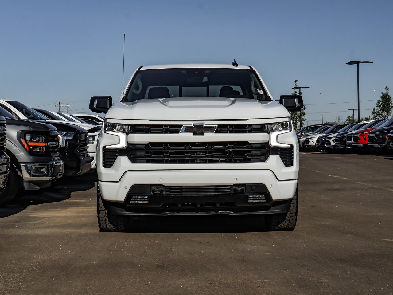2024 Chevrolet Silverado 1500 4WD Crew Cab 147 RST White Sherwood Park - photo #2
