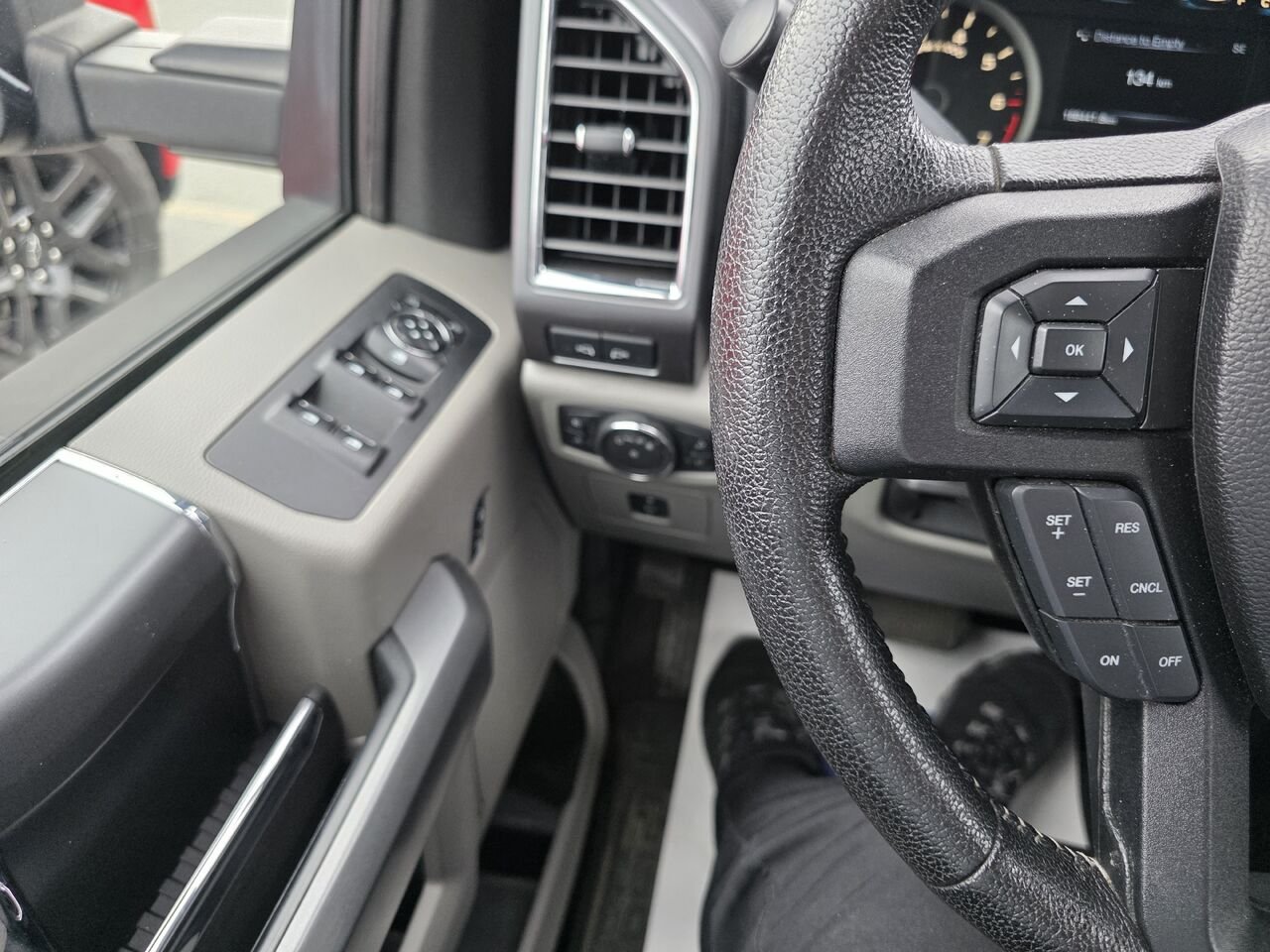 2016 Ford F-150 Cab SuperCrew 4RM 157 po XLT Black Rouyn-Noranda - photo #13