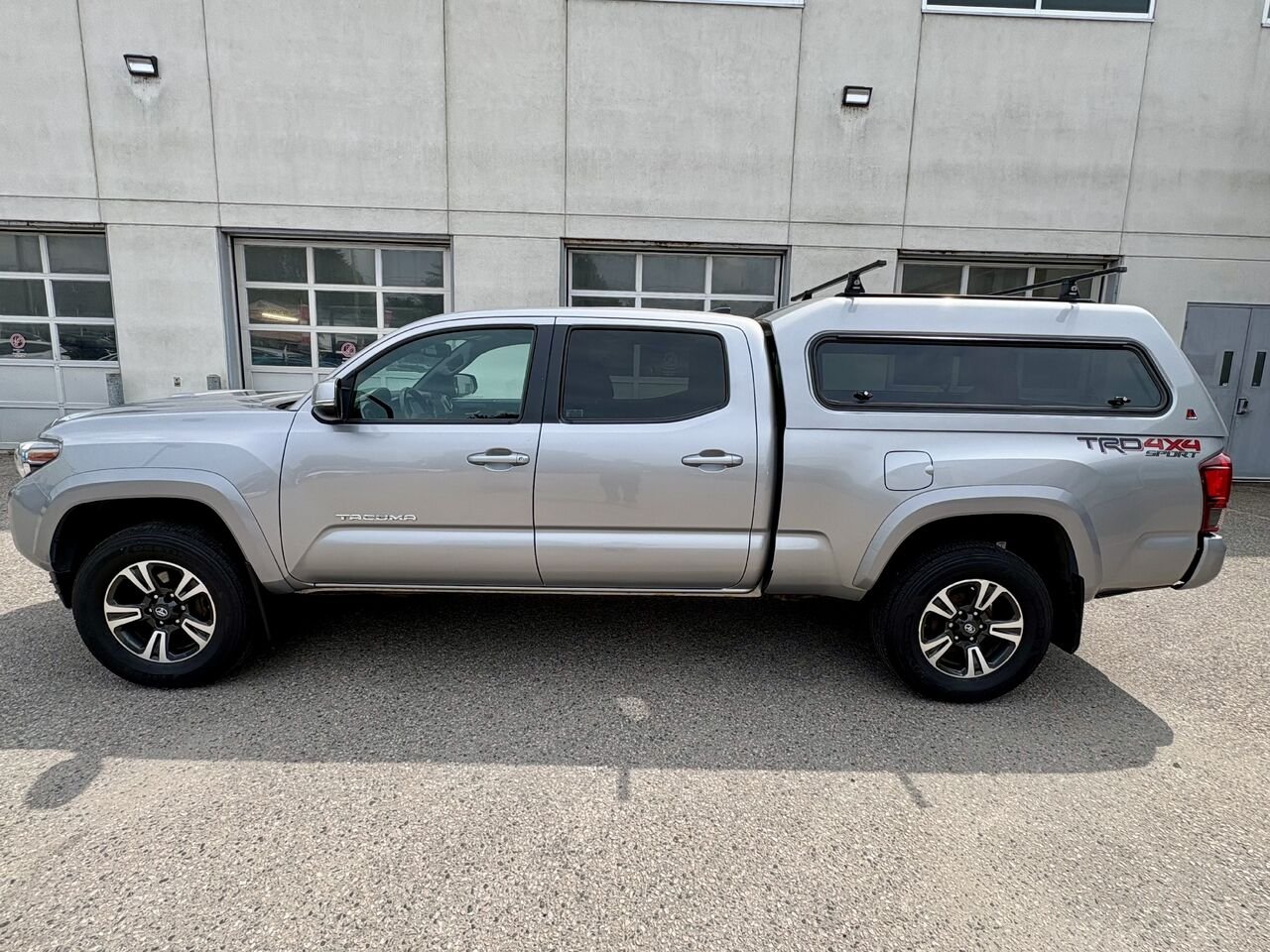 Toyota TACOMA 2018 Argent Mont-Laurier - photo #11