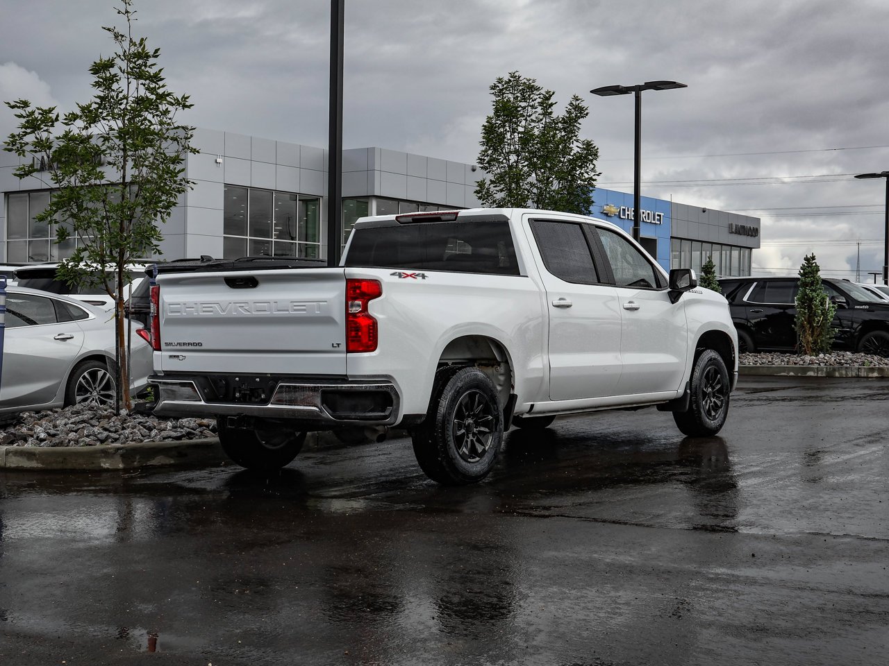 2025 Chevrolet Silverado 1500 4WD Crew Cab 147 LT White Sherwood Park - photo #7