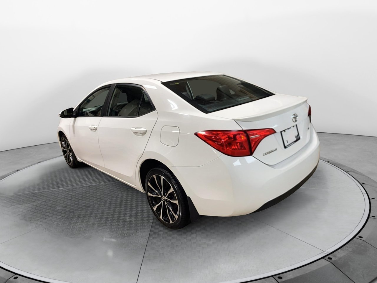 2018 Toyota Corolla VIN 2T1BURHE3JC022129 White Baie-Comeau - photo #2