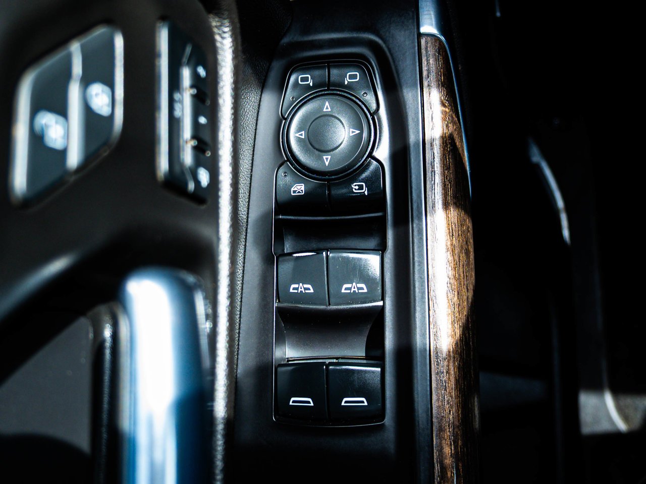 2021 GMC Sierra 1500 4WD Crew Cab 147 Denali White Sherwood Park - photo #17