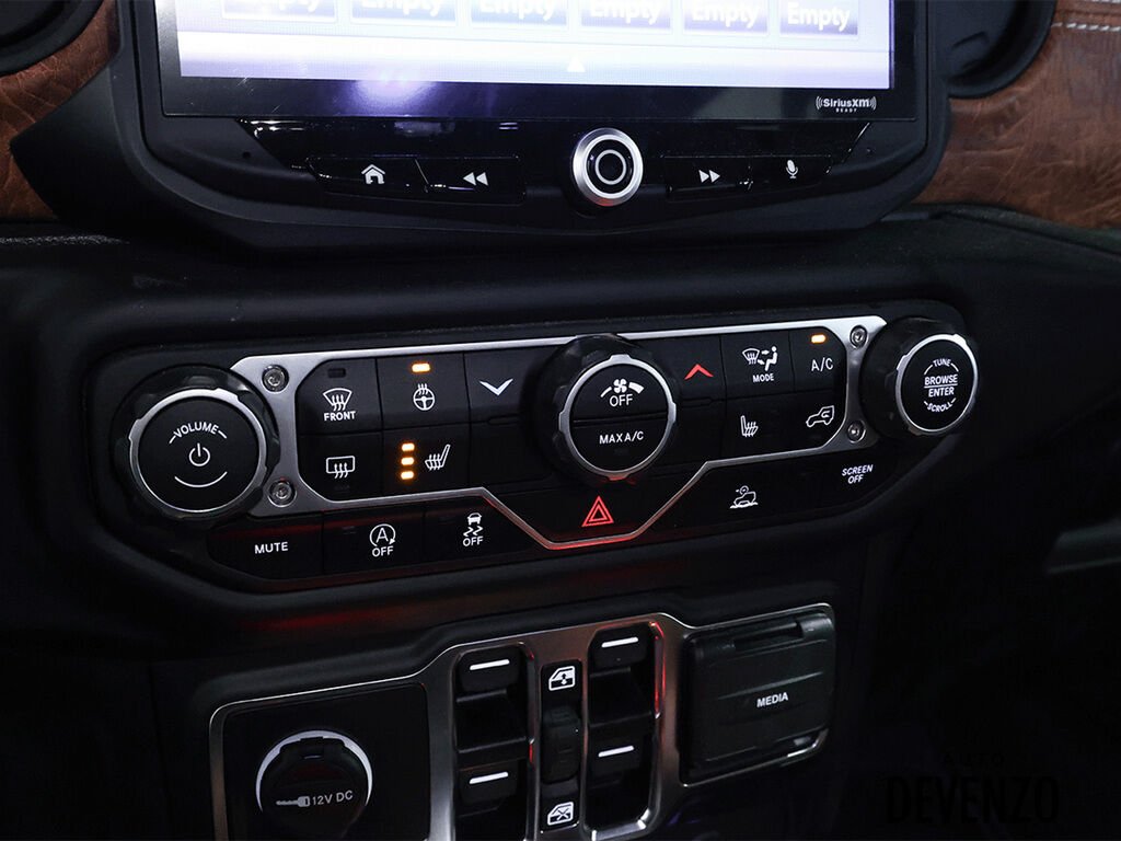2023 Jeep Gladiator Grey Saint-Eustache - photo #24