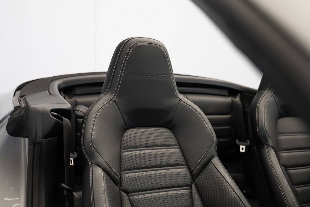 Porsche 911 Turbo S cabriolet 2023 Argent Kirkland - photo #16
