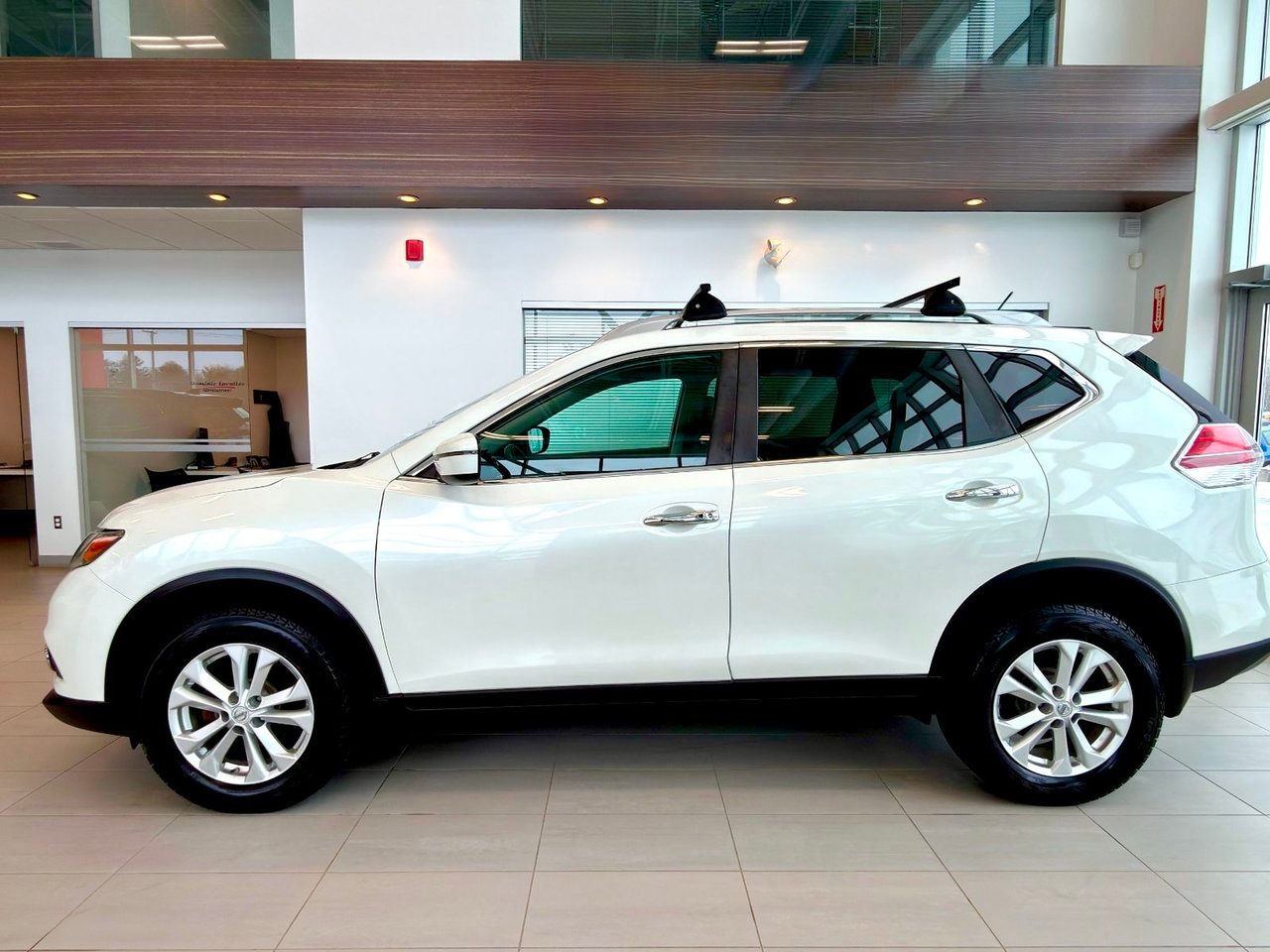 2016 Nissan Rogue White Notre-Dame-des-Prairies - photo #6