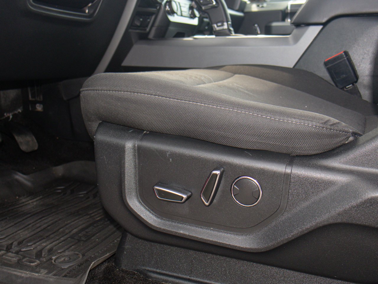 2018 Ford F-150 XLT 4WD SuperCrew 5.5' Box Red Sherwood Park - photo #19