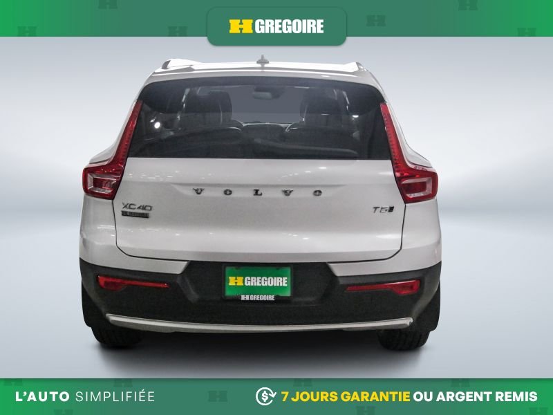2022 Volvo XC40 White Laval - photo #4