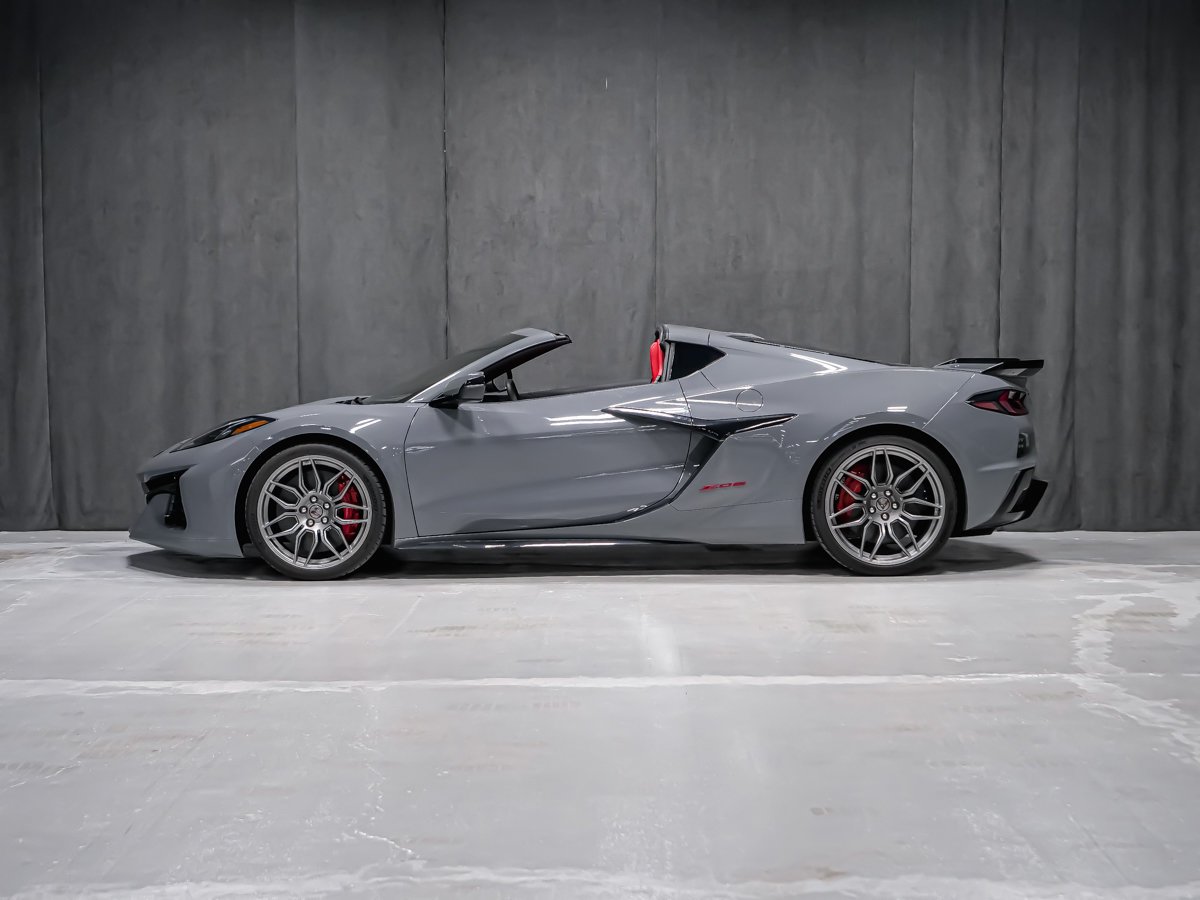 2024 Chevrolet Corvette Z06 1LZ Grey Montreal - photo #2