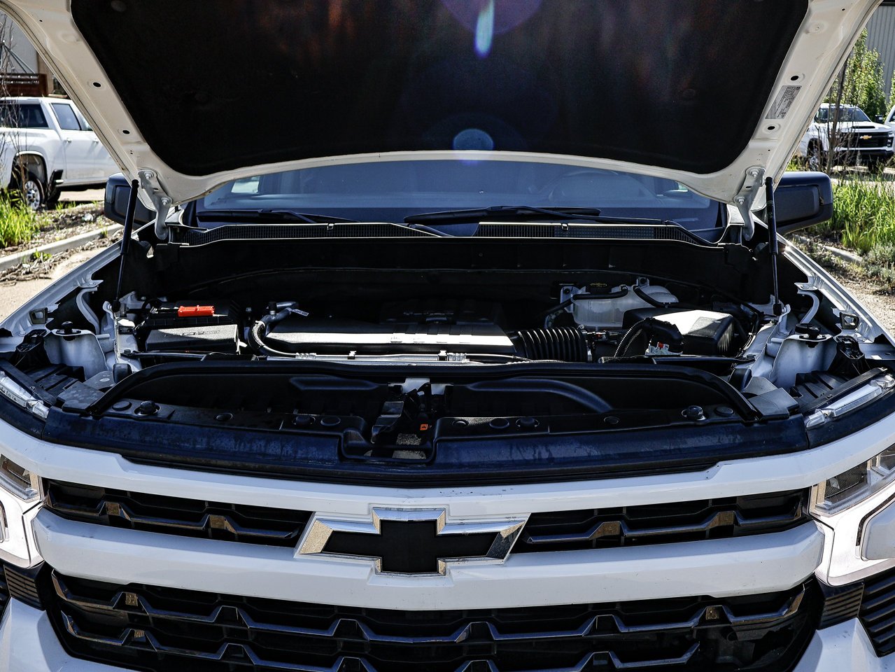 2024 Chevrolet Silverado 1500 4WD Crew Cab 147 RST White Sherwood Park - photo #8