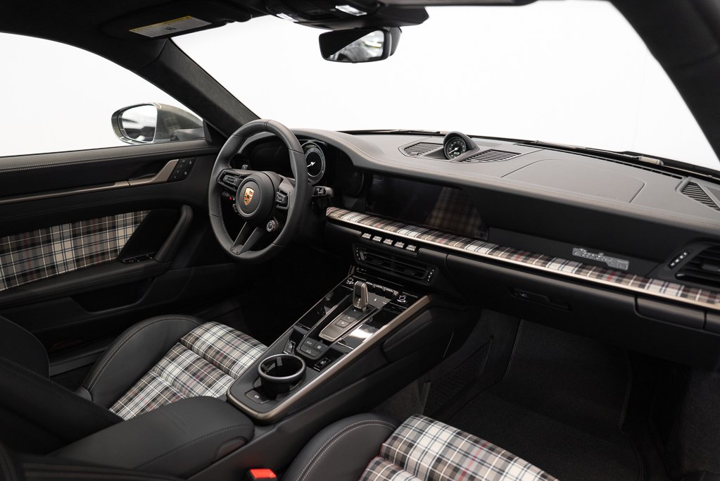 Porsche 911 Turbo 50 Years Coupe 2025 Vert Kirkland - photo #28