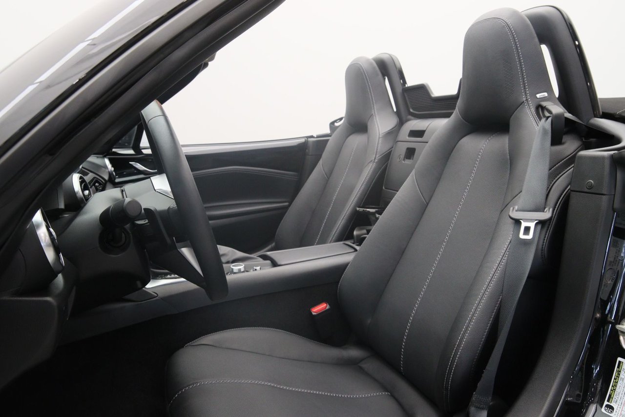 2023 Mazda MX-5 VIN JM1NDAD7XP0553322 Black Chicoutimi - photo #5