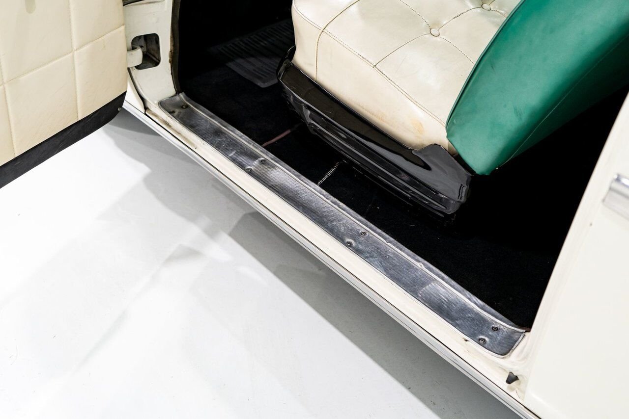 Ford Crestline Skyliner rare glass top long term ownership 1954 Blanc Montréal - photo #78