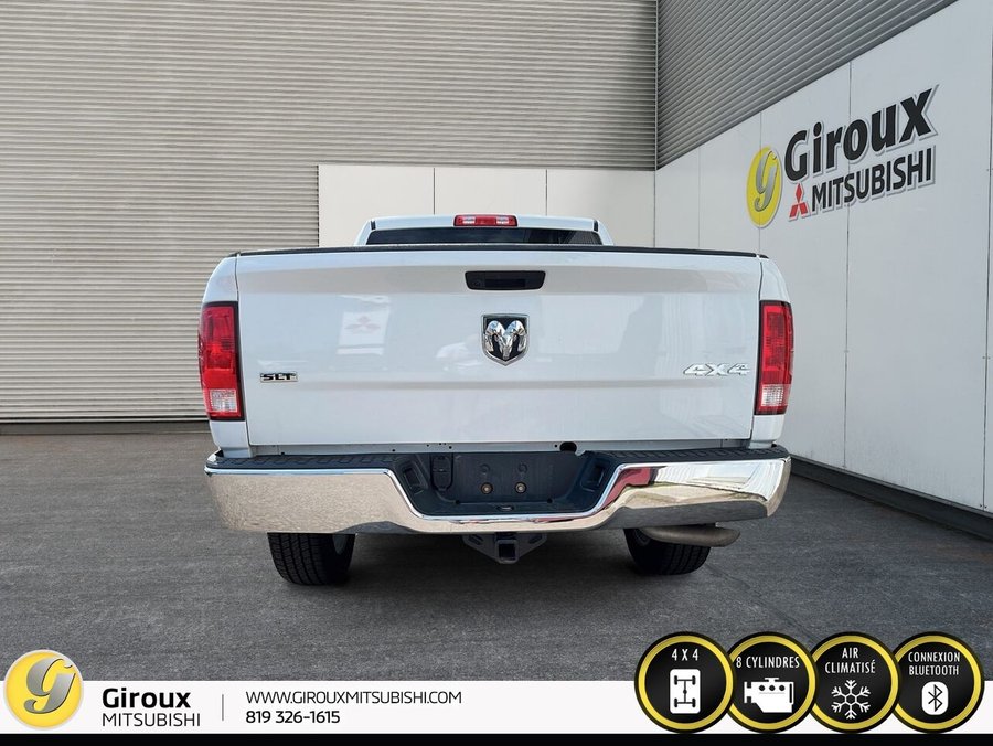 RAM 1500 CLASSIC SLT cabine d'équipe 4x4 caisse de 5 pi 7 po 2022 Blanc