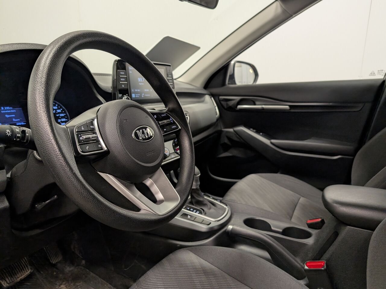 2021 Kia Seltos AWD LX Bas Kilométrage Sièges Chauffants Grey Sherbrooke - photo #10