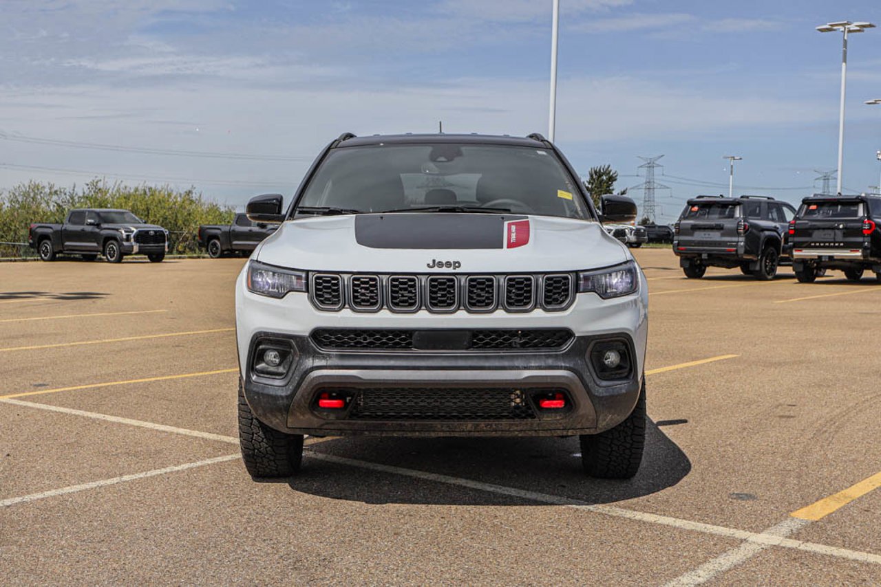 2025 Jeep Compass Trailhawk 4x4 White Sherwood Park - photo #2