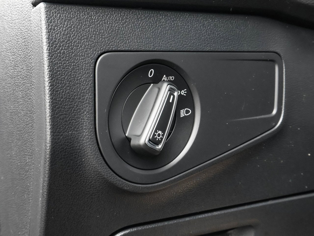 2024 Volkswagen Tiguan Comfortline R-Line Black Edition 4MOTION Red Sherwood Park - photo #19