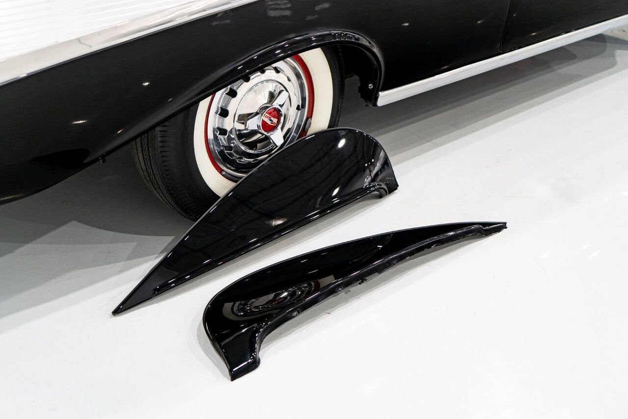 Chevrolet Bel Air Beautifully presented. Restored in desirable color combo | PRIX EN USD 1957 Noir Montréal - photo #59
