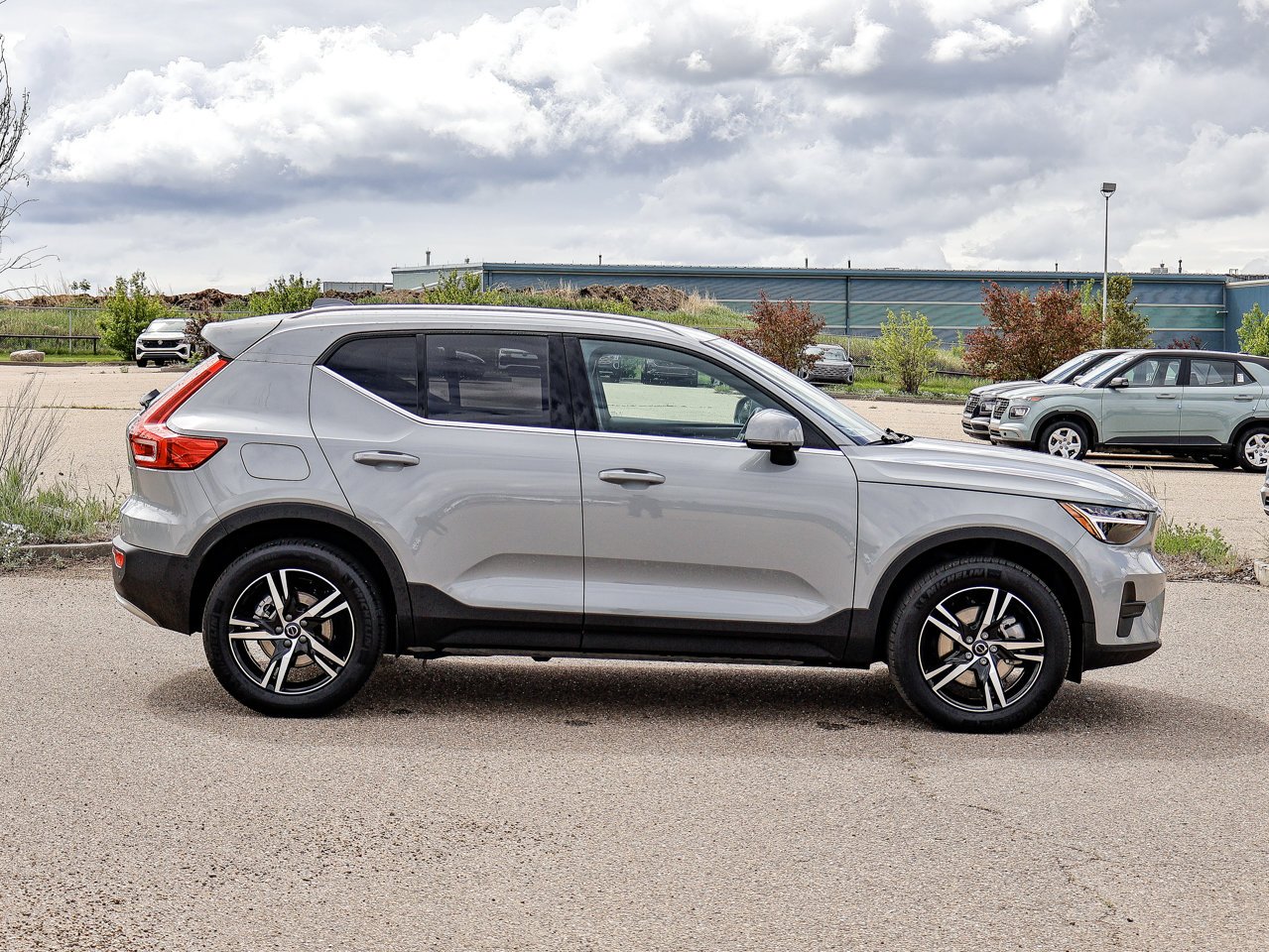 2025 Volvo XC40 B5 AWD Core Bright Theme Grey Sherwood Park - photo #13