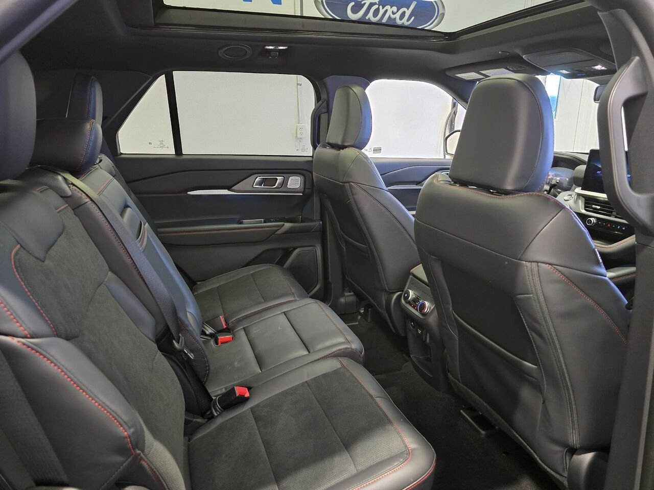 2026 Ford Explorer Agate Black Metallic Châteauguay - photo #7
