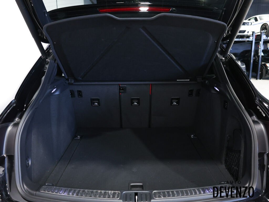 2025 Porsche Macan Black Saint-Eustache - photo #24