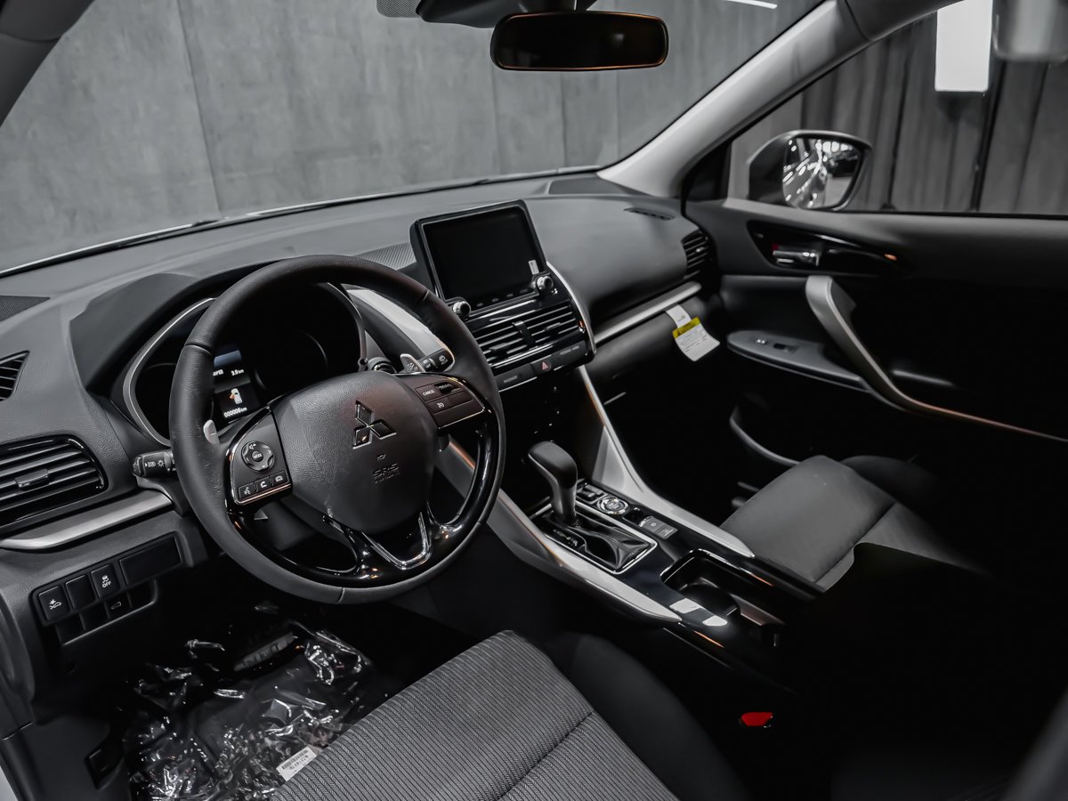 2026 Mitsubishi Eclipse Cross SE Titanium Grey Metallic Montreal - photo #10