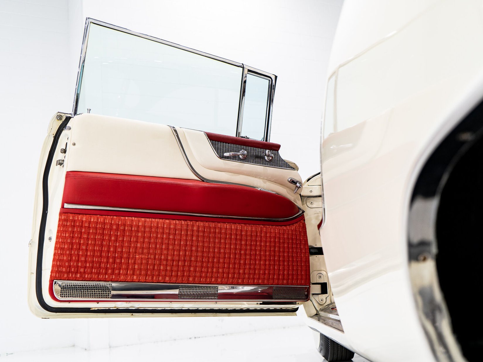 1956 Cadillac Eldorado Seville With Factory A/C | PRIX EN USD White Montreal - photo #61