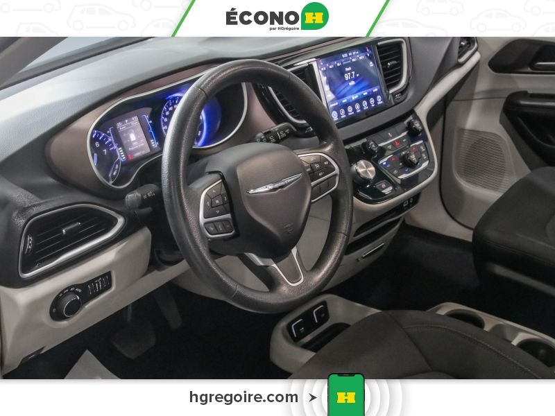 Chrysler Pacifica 2017 Noir Blainville - photo #17